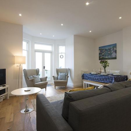 Sea Legs - 2 Bedroom Apartment - Tenby Exterior photo