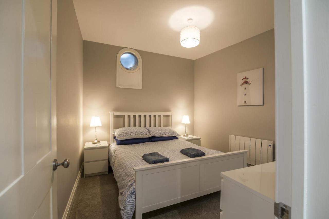 Sea Legs - 2 Bedroom Apartment - Tenby Exterior photo