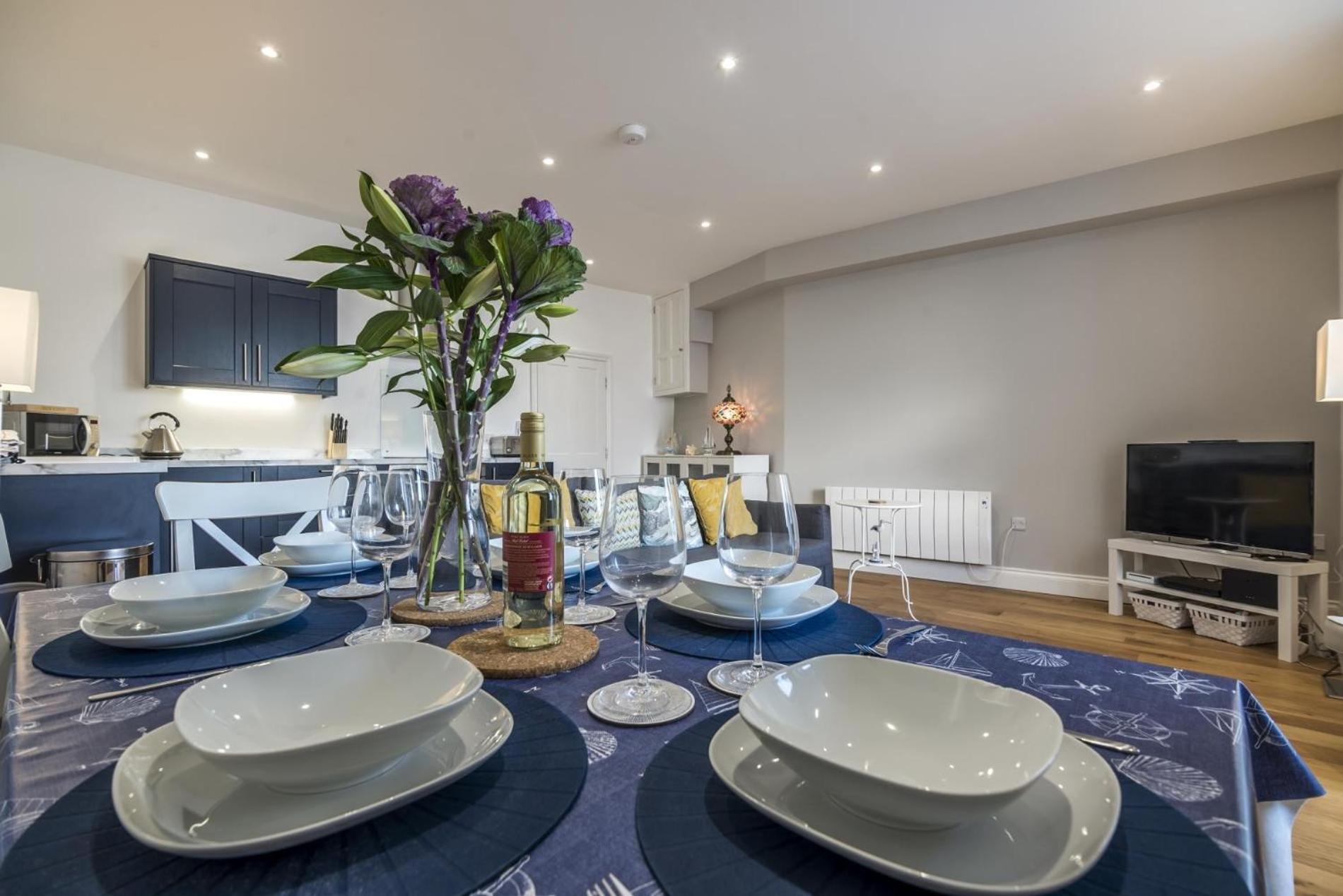 Sea Legs - 2 Bedroom Apartment - Tenby Exterior photo