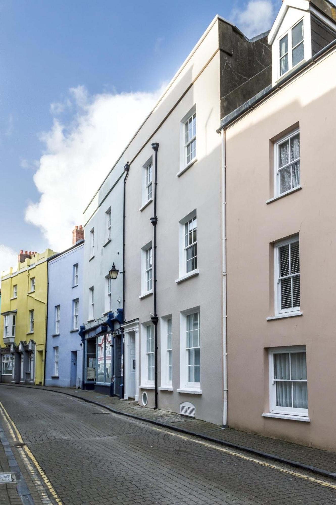 Sea Legs - 2 Bedroom Apartment - Tenby Exterior photo