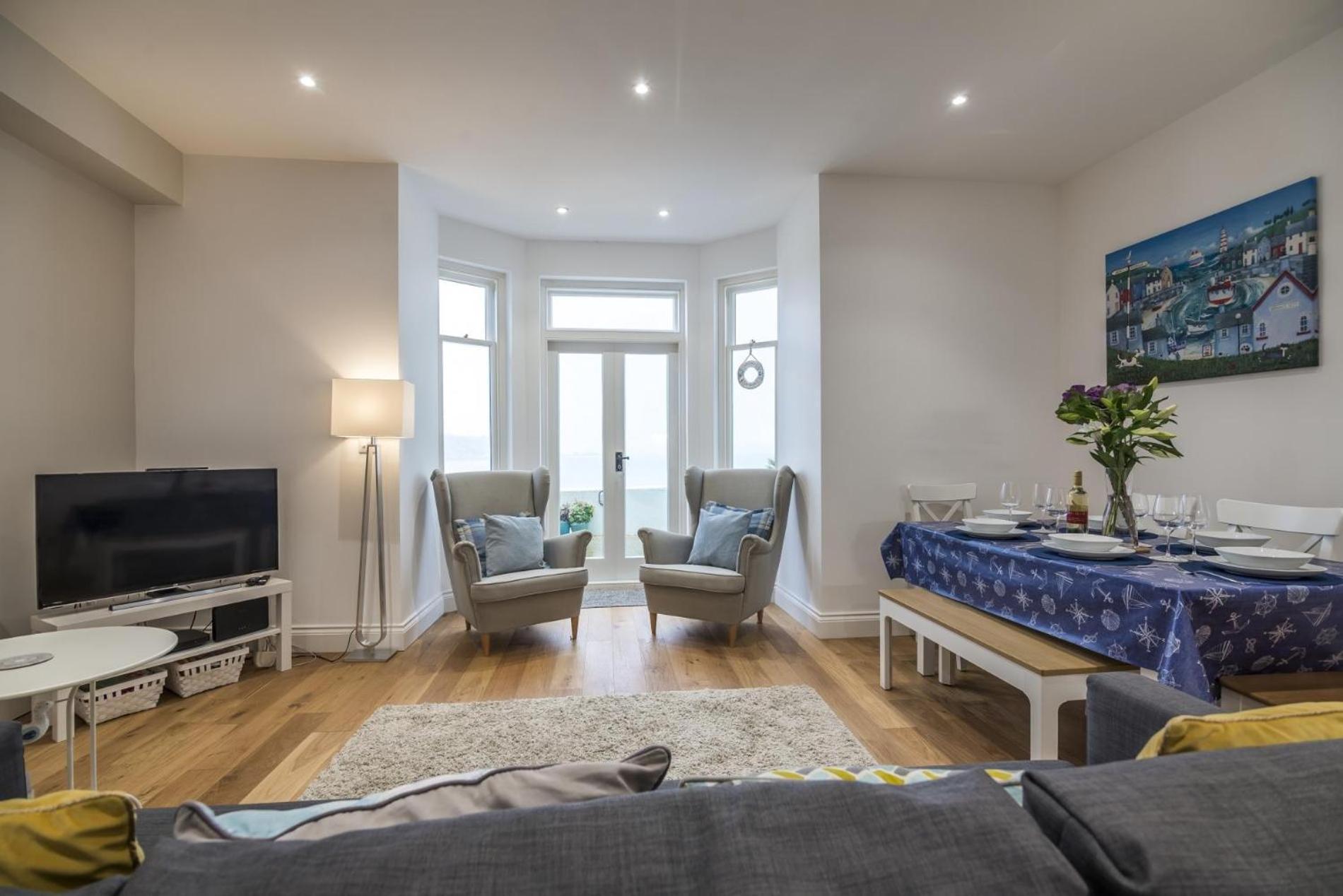 Sea Legs - 2 Bedroom Apartment - Tenby Exterior photo